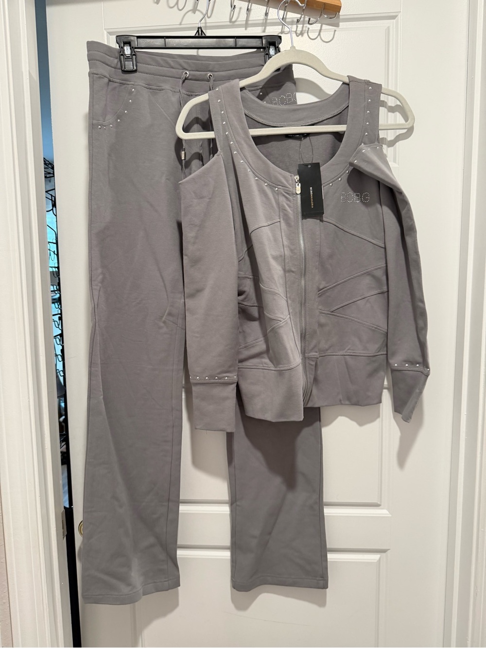 BCBGMaxAzria Gray Cold-Shoulder Zip Track Set